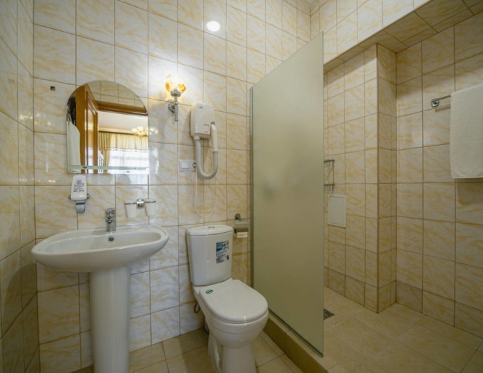 Люкс 2-местный 2-комнатный стандарт корпус 1 (море) - Санаторий «Нижняя Ореанда» Ореанда