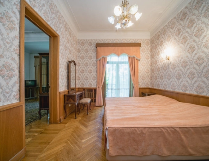 Люкс 2-местный 2-комнатный улучшенный корп.2 (вид на парк) - Санаторий «Нижняя Ореанда» Ореанда